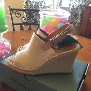 Brand new Tom Wedges.